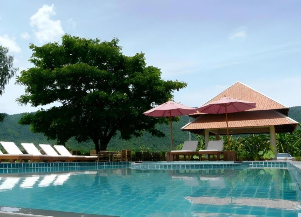 Lucerne Villa Resort Ban Bung Toei Bagian luar foto